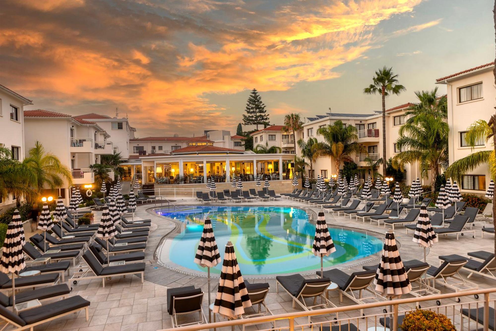 King Jason Paphos - Designed For Adults By Louis Hotels 외부 사진