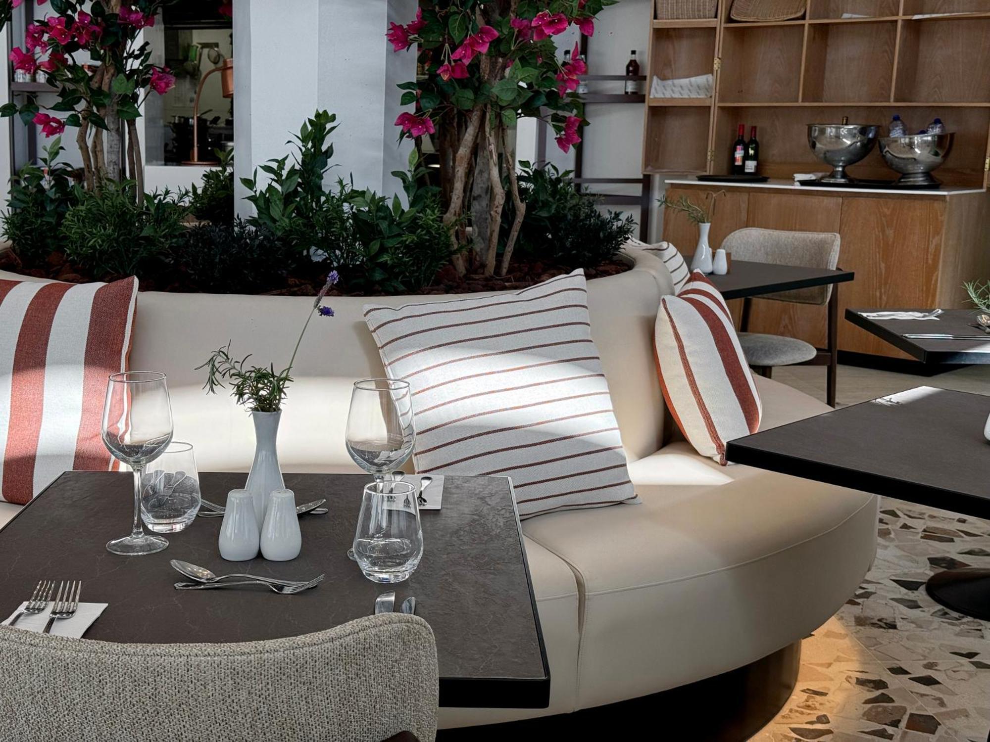 King Jason Paphos - Designed For Adults By Louis Hotels 외부 사진