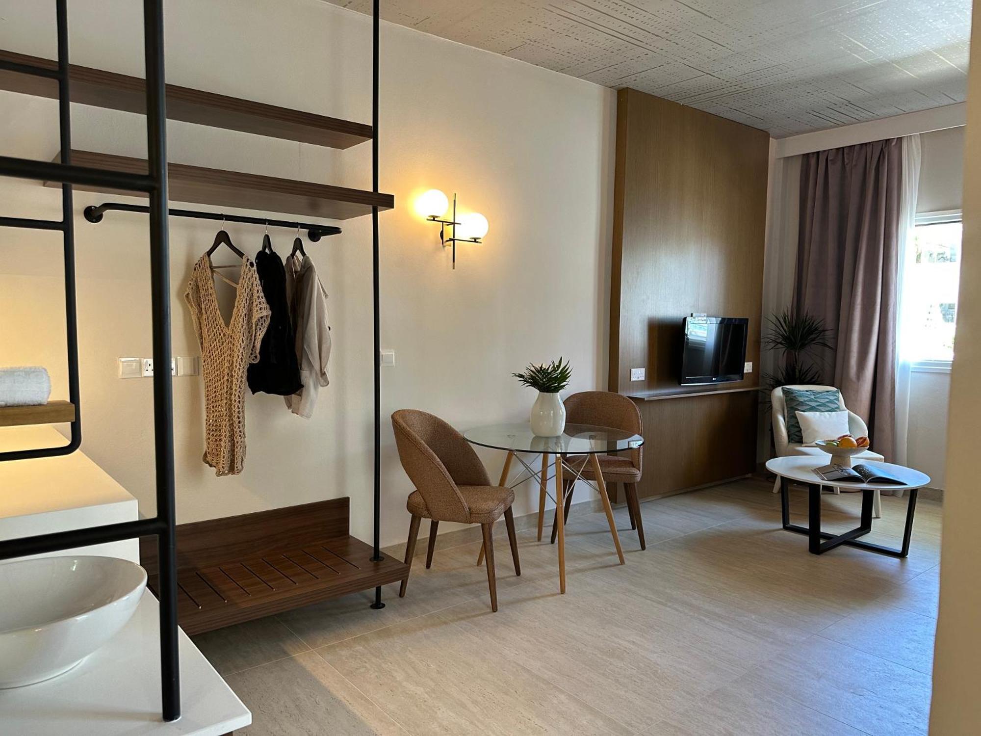 King Jason Paphos - Designed For Adults By Louis Hotels 외부 사진