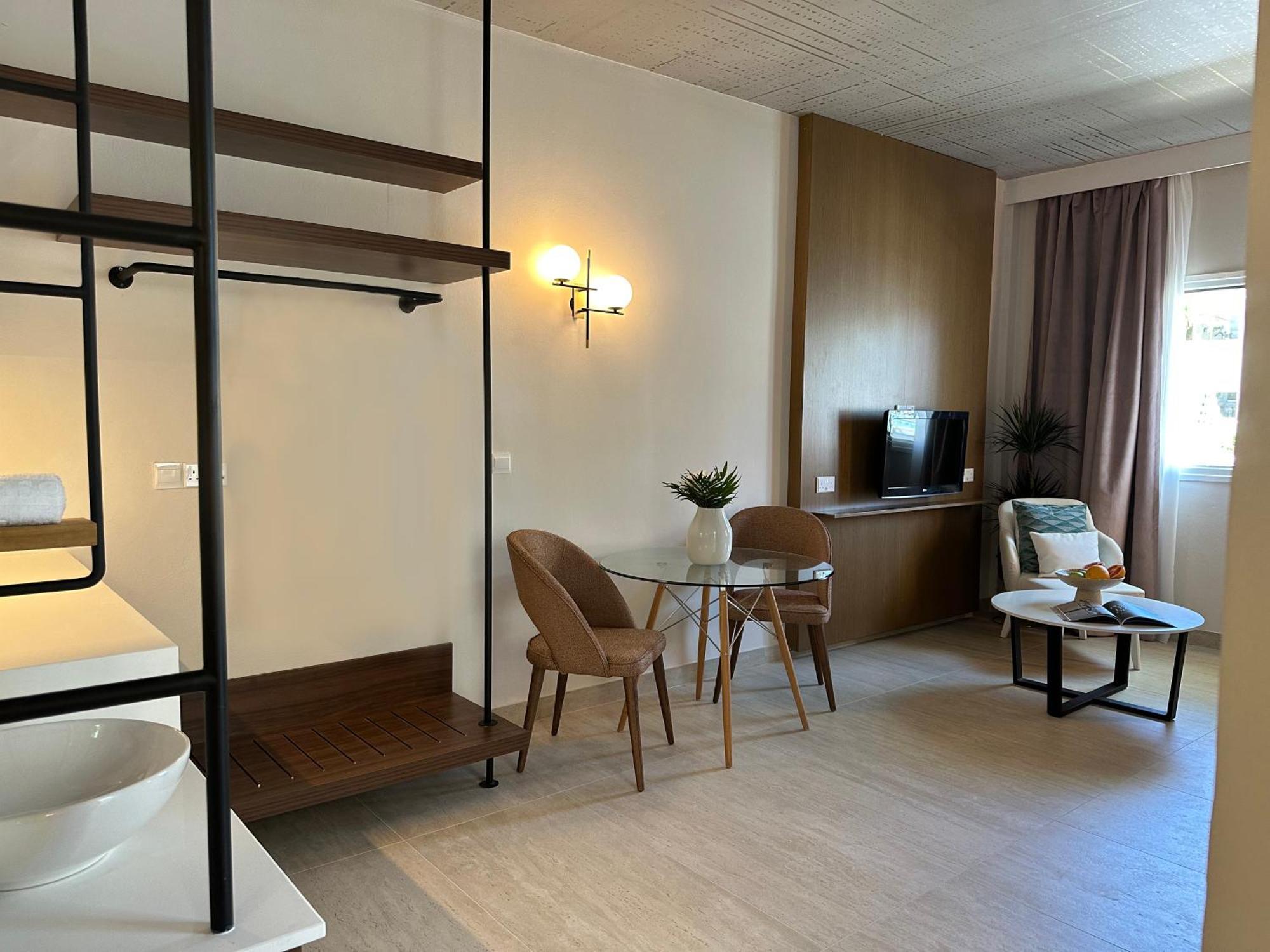 King Jason Paphos - Designed For Adults By Louis Hotels 외부 사진